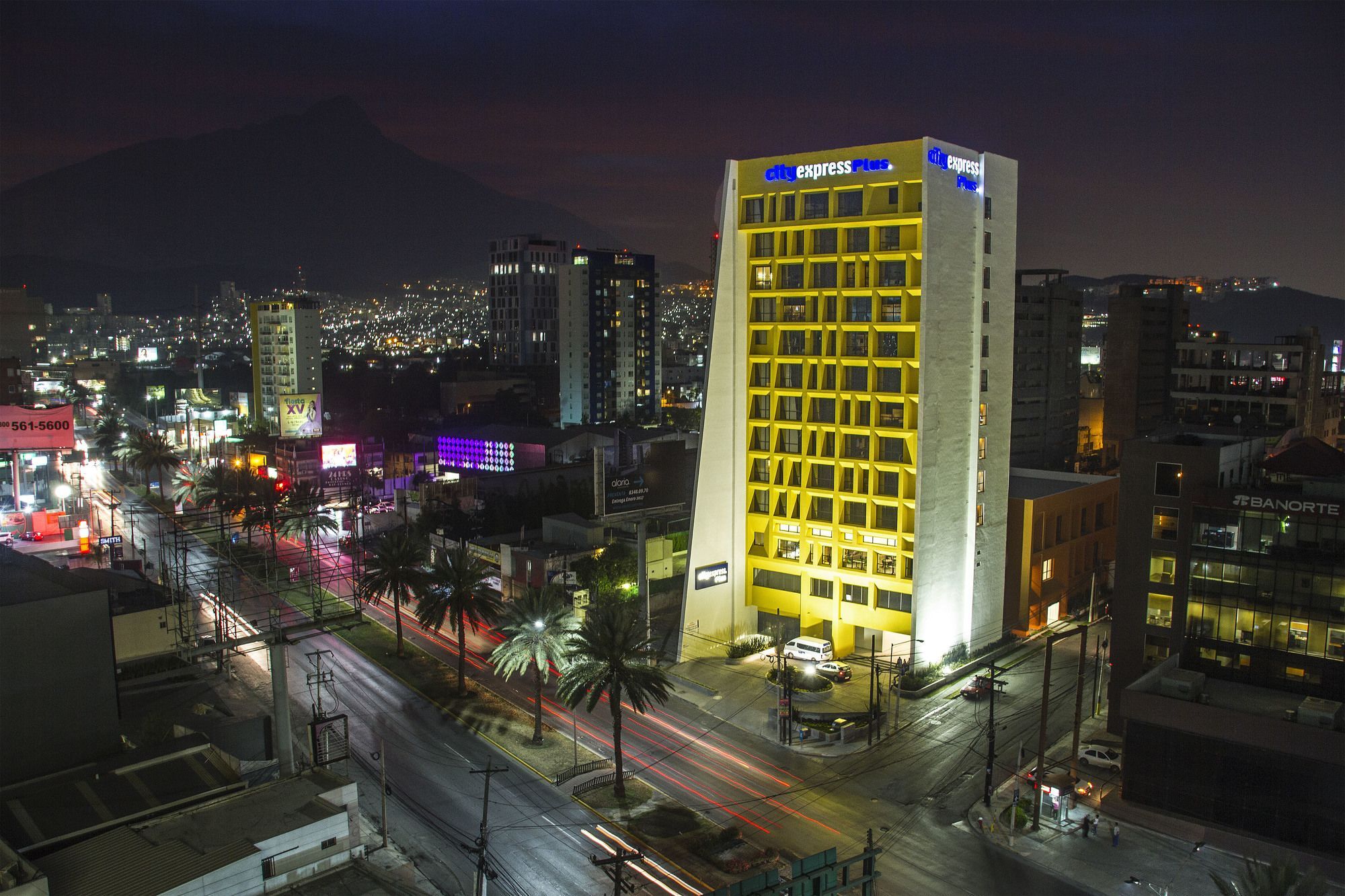 City Plus Monterrey Galerías Exterior foto